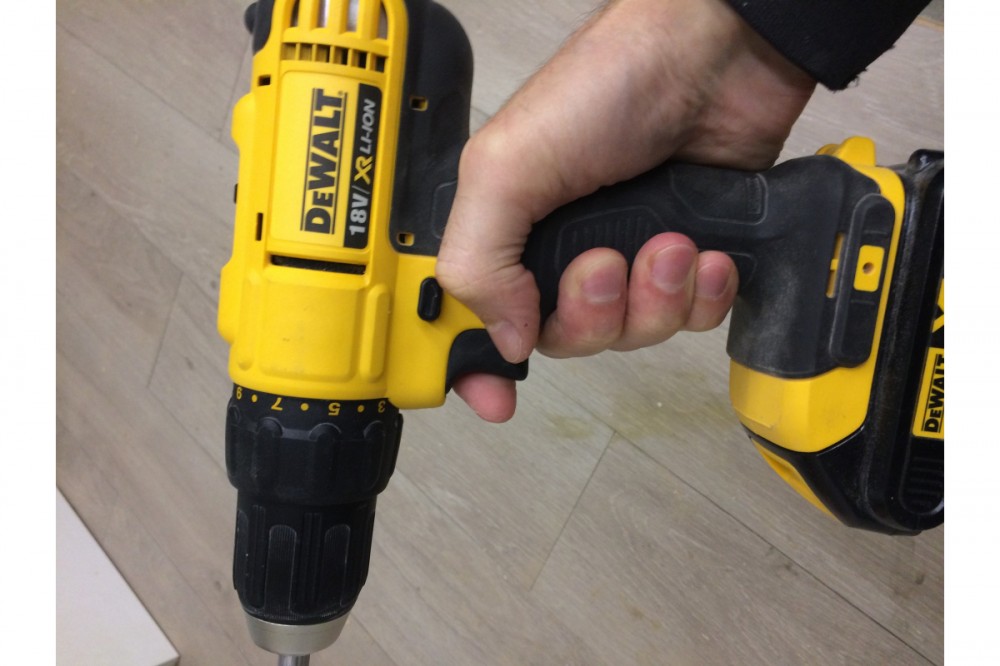 Шуруповерт аккумуляторный DEWALT (DCD 771 C2 ; 2 АКБ; 42 Нм)