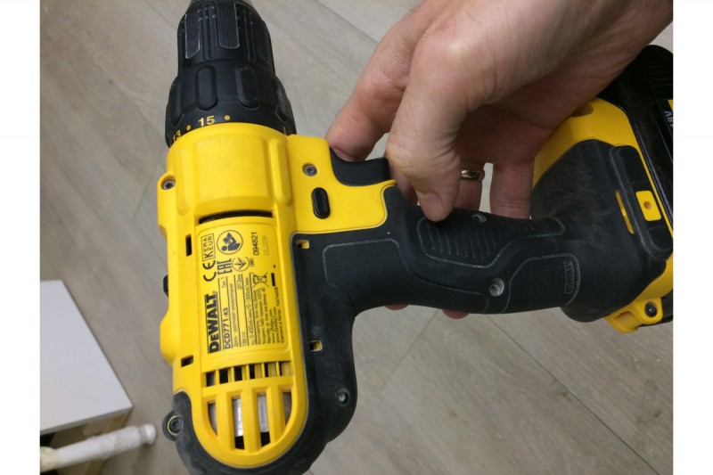 Шуруповерт аккумуляторный DEWALT (DCD 771 C2 ; 2 АКБ; 42 Нм)