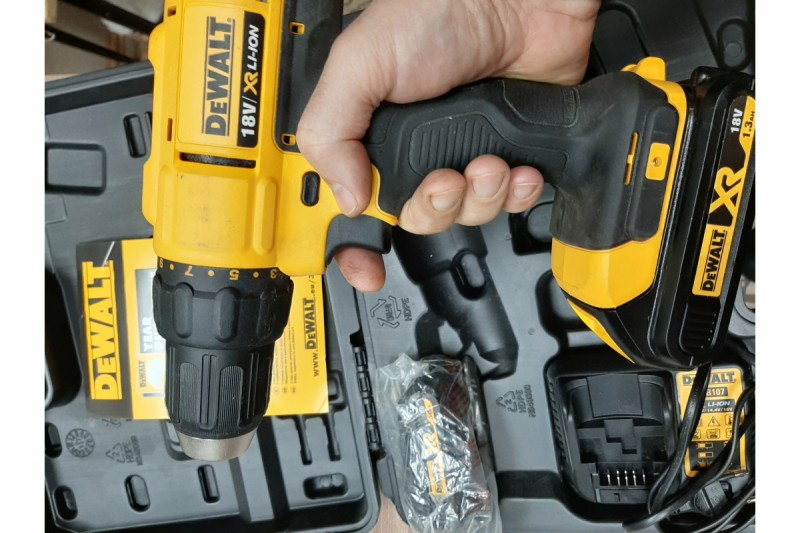 Шуруповерт аккумуляторный DEWALT (DCD 771 C2 ; 2 АКБ; 42 Нм)