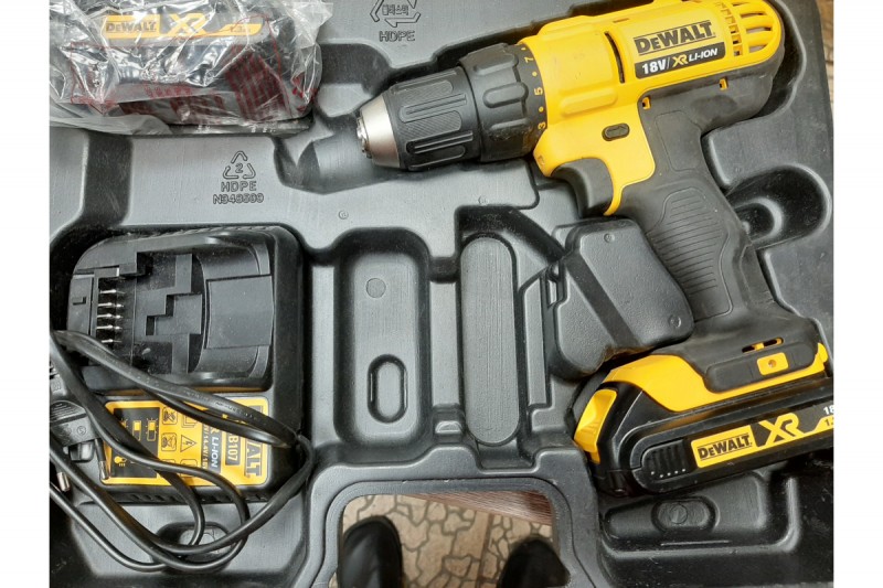 Шуруповерт аккумуляторный DEWALT (DCD 771 C2 ; 2 АКБ; 42 Нм)