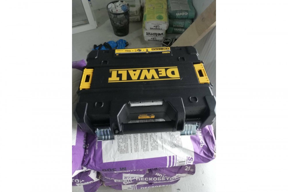 Шуруповерт аккумуляторный DEWALT (DCD 777 S2T ; 2 АКБ; 65 Hм)