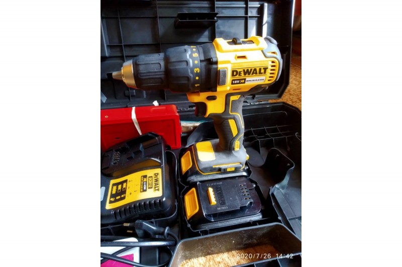 Шуруповерт аккумуляторный DEWALT (DCD 777 S2T ; 2 АКБ; 65 Hм)