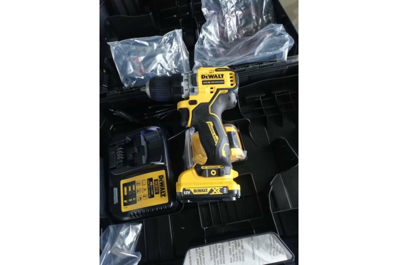 Шуруповерт аккумуляторный DEWALT (DCD 777 S2T ; 2 АКБ; 65 Hм)